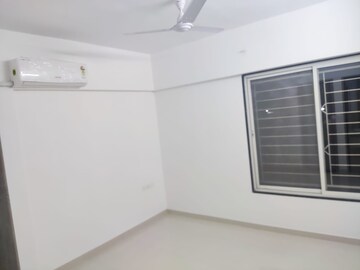 Room in 2 BHK Apartment at Venkatesh Graffiti, Keshav Nagar – for Rent