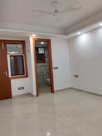 Room in 2 BHK Builder Floor at Saket – for Rent