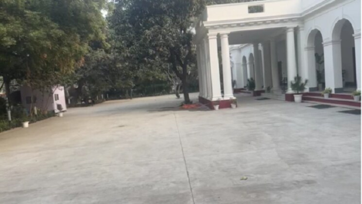  Parking, barakhamba road 6+ Bedroom 12000 Sq.Ft. Villa In Barakhamba Road Delhi 9254568