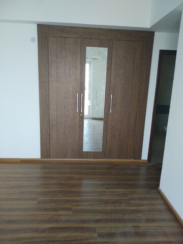 Room in 2 BHK Apartment at GNIDA Lohiya Enclave Omicron 1A, Omicron 1a Greater Noida – for Sale