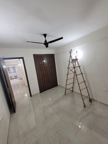 Room in 2.5 BHK Builder Floor at Smart World Gems, Sector 89 – for Sale