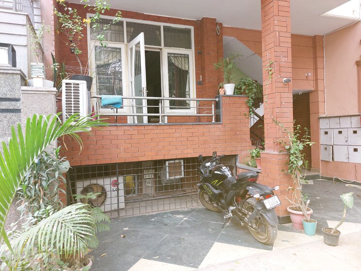 Exterior View, rwa-chittaranjan-park-block-r 3 Bedroom 160 Sq.Yd. Builder Floor In Chittaranjan Park Delhi 9254759