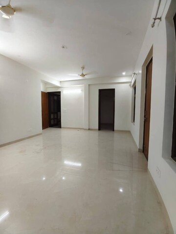 Room in 2 BHK Apartment at Ansal Plaza Sector-23, Sector 23 – for Rent