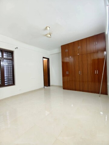 Room in 2 BHK Apartment at Ansal Plaza Sector-23, Sector 23 – for Rent