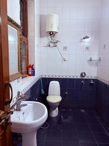 Bathroom in 3 BHK Apartment at Dwarkadhis City, Sector 23 – for Rent