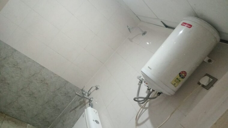 Bathroom, rof-aalayas 2.5 Bedroom 900 Sq.Ft. Apartment In Sector 102 Gurgaon 9254841