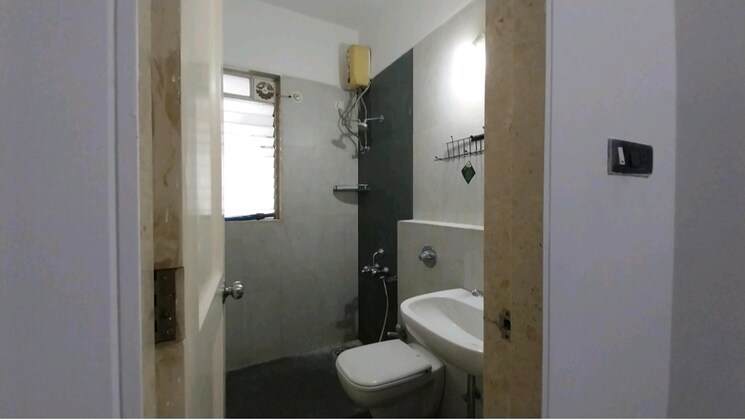 Bathroom, oswal-bella-vista 3 Bedroom 1000 Sq.Ft. Apartment In Oswal Park Thane 9254895