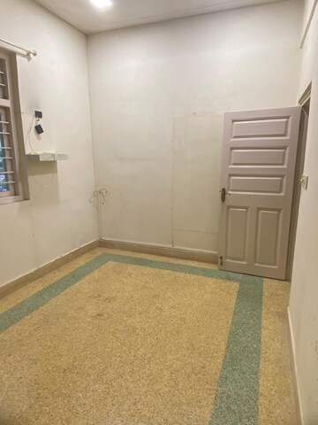 Room in 2 BHK Apartment at Bandra West – for Rent