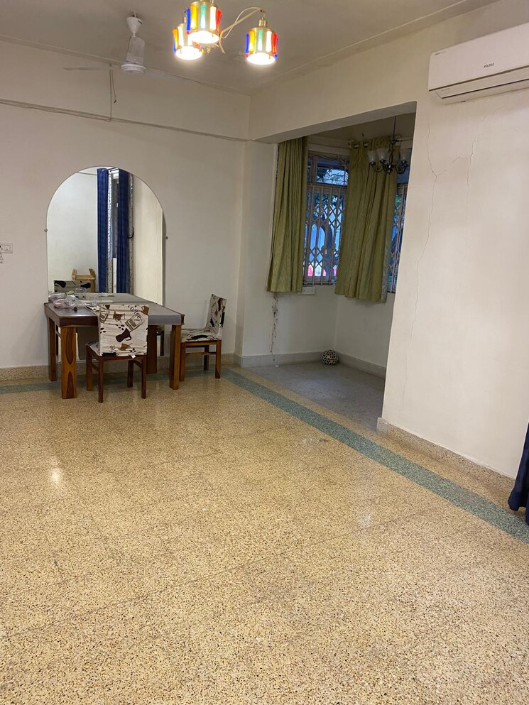  Parking, bandra west 2 Bedroom 1000 Sq.Ft. Apartment In Bandra West Mumbai 9254905
