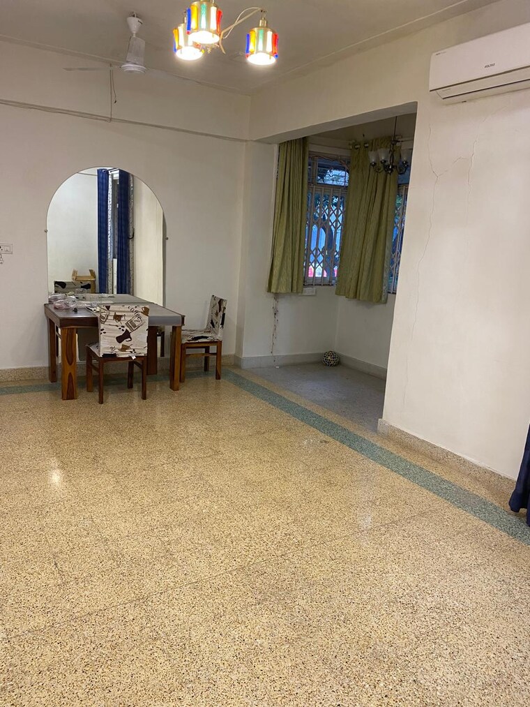  Parking, bandra west 2 Bedroom 1000 Sq.Ft. Apartment In Bandra West Mumbai 9254905