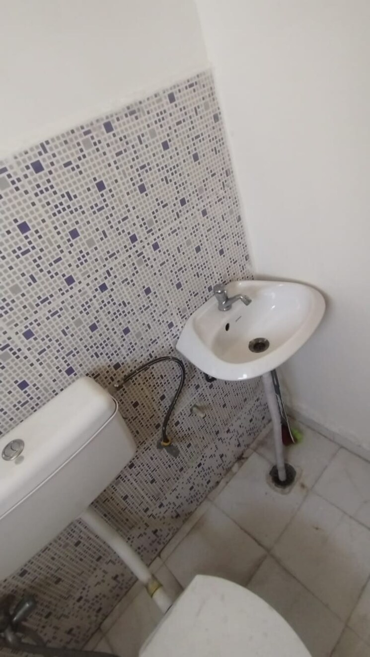 Bathroom, rof-aalayas 2 Bedroom 717 Sq.Ft. Apartment In Sector 102 Gurgaon 9254980