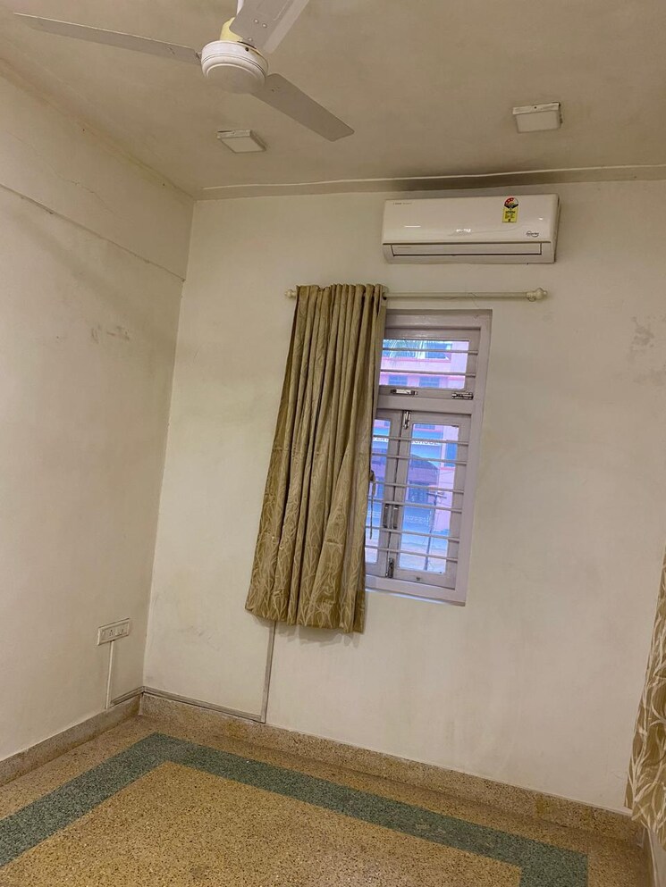 Room, bandra west 2 Bedroom 1000 Sq.Ft. Apartment In Bandra West Mumbai 9254905