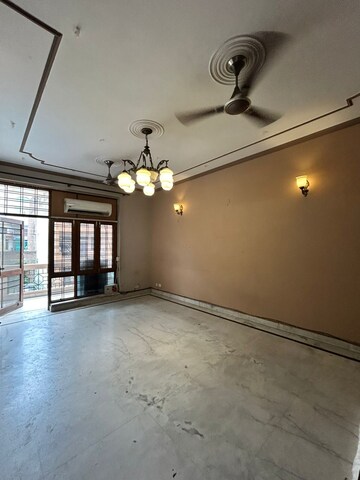 Room in 4 BHK Apartment at Palam Vihar Residents Association, Palam Vihar – for Rent