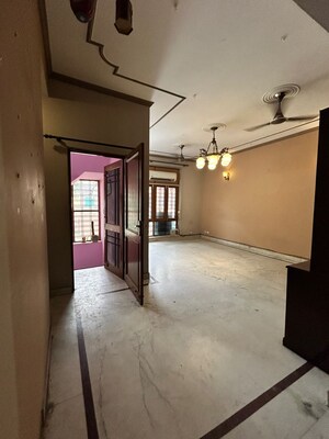 Room in 4 BHK Apartment at Palam Vihar Residents Association, Palam Vihar – for Rent