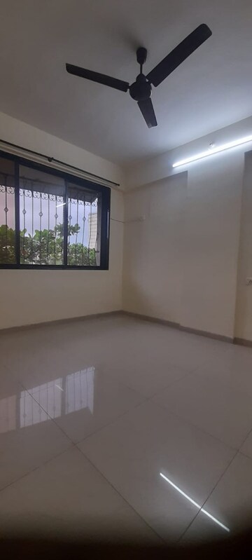 Room in 2 BHK Apartment at Swapnalok Towers, Malad East – for Rent