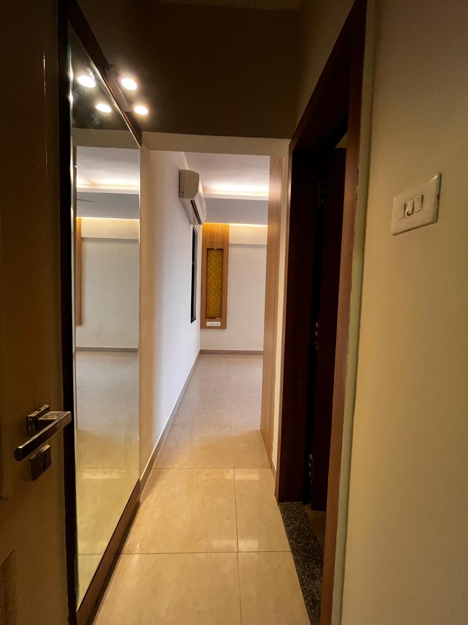 3.5 BHK + Servant Room 1700 Sq.Ft. Apartment in Oxford Premium