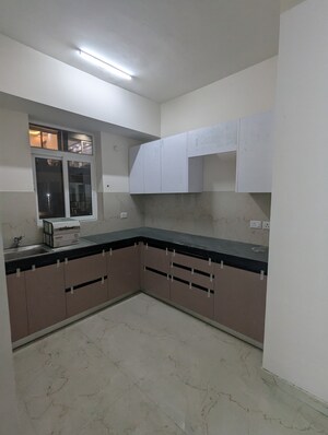 Kitchen in 2.5 BHK Builder Floor at Smart World Gems, Sector 89 – for Sale