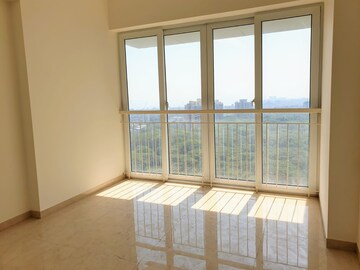 Room in 2 BHK Apartment at JP Decks, Goregaon East – for Rent
