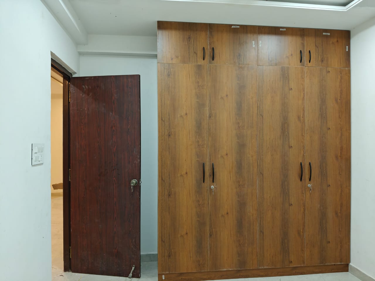 2 BHK Apartment For Rent in Paramount Hill County