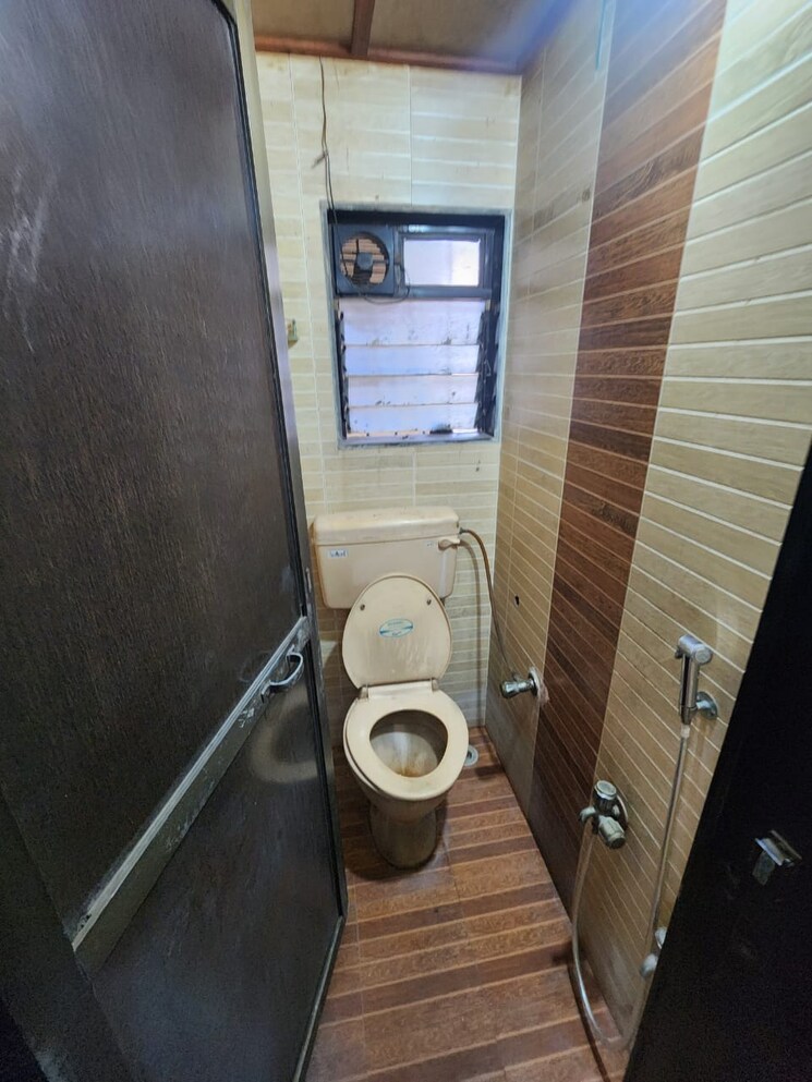 Bathroom, vijay-garden 1 Bedroom 450 Sq.Ft. Apartment In Ghodbunder Road Thane 9255183