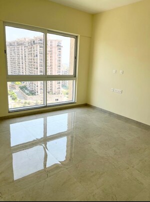 Room in 4 BHK Apartment at K Raheja Reserve, Mohammadwadi – for Rent
