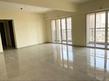 Room in 4 BHK Apartment at K Raheja Reserve, Mohammadwadi – for Rent