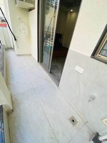 Bathroom in 1 BHK Builder Floor at Ardee City, Sector 52 – for Rent
