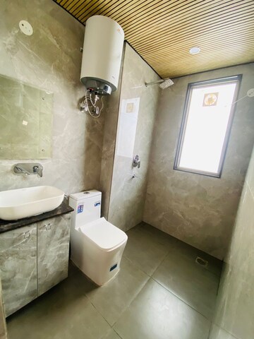 Bathroom in 1 BHK Builder Floor at Ardee City, Sector 52 – for Rent