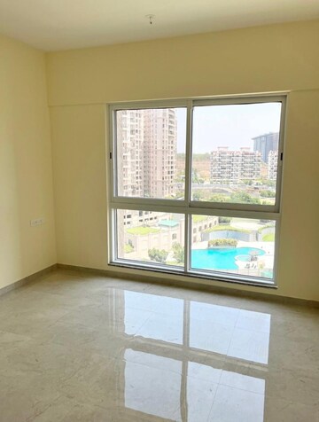 Room in 2 BHK Apartment at Raheja Vistas Premiere, Mohammadwadi – for Rent