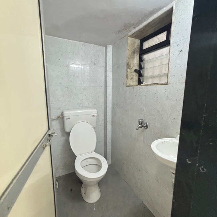 Bathroom, sv patel nagar 3 Bedroom 1600 Sq.Ft. Independent House In Sv Patel Nagar Mumbai 9255363