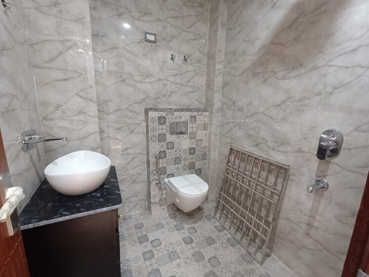 Bathroom, shakti khand iv 4 Bedroom 1300 Sq.Ft. Builder Floor In Shakti Khand iv Ghaziabad 9255352