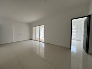 Room in 3.5 BHK Penthouse at Kundan Presidia, Nibm Road – for Rent