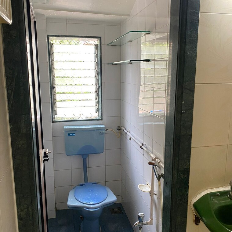 Bathroom, manish-nagar-shopping-centre 1 Bedroom 400 Sq.Ft. Apartment In Manish Nagar Mumbai 9255386