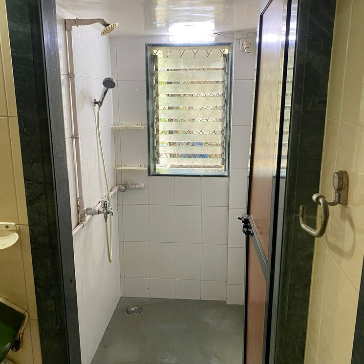 Bathroom, manish-nagar-shopping-centre 1 Bedroom 400 Sq.Ft. Apartment In Manish Nagar Mumbai 9255386