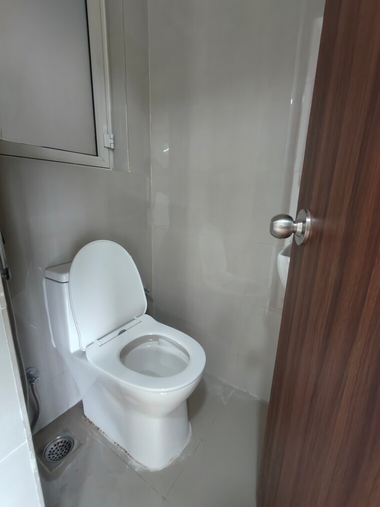 Bathroom, indiabulls-one-indiabulls 1 Bedroom 418 Sq.Ft. Apartment In Pokhran Road No Two Thane 9255385