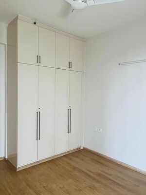 Room in 3 BHK Apartment at DLF The Ultima, Sector 81 – for Sale