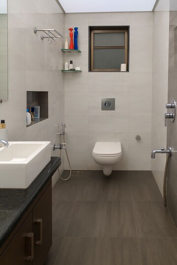 Master Bedroom in 5 BHK Apartment at Juhu Scheme, Juhu – for Rent