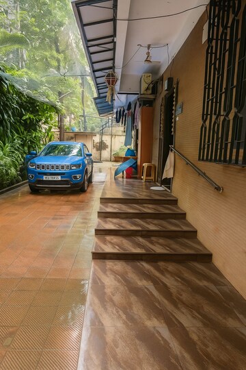 Parking in 5 BHK Apartment at Juhu Scheme, Juhu – for Rent
