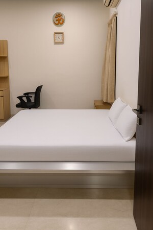 Bathroom in 5 BHK Apartment at Juhu Scheme, Juhu – for Rent