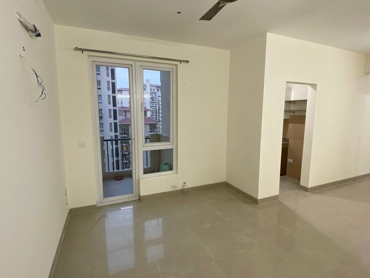 Room, emaar-emerald-estate 2 Bedroom 1015 Sq.Ft. Apartment In Sector 65 Gurgaon 9255394