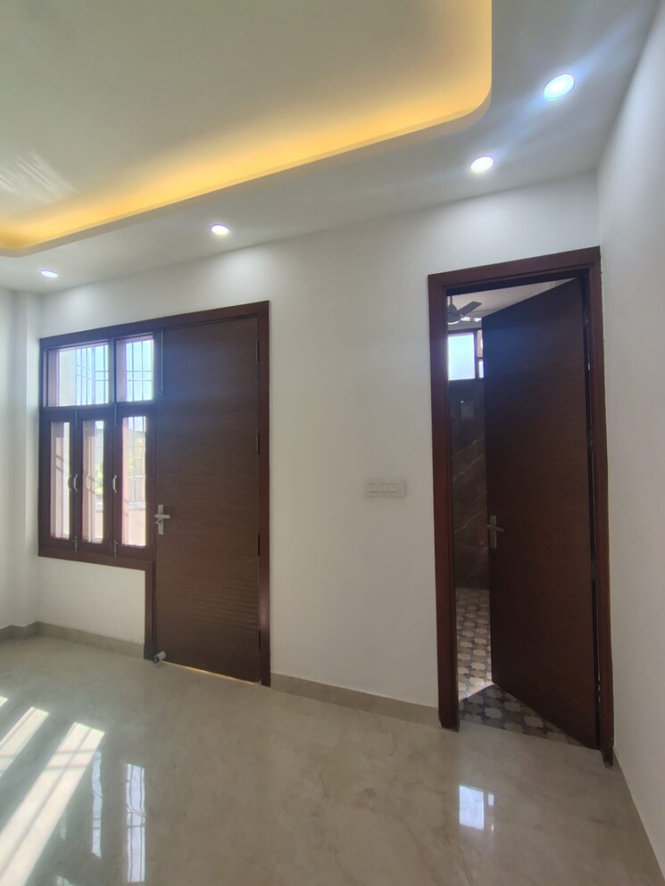 Room, khirki extension 3 Bedroom 2700 Sq.Ft. Builder Floor In Khirki Extension Delhi 9255407