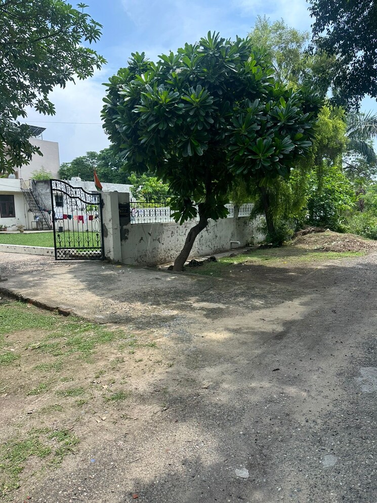  Parking, chi iii greater noida  752 Sq.Mt. Plot In Chi Iii Greater Noida Greater Noida 9255411