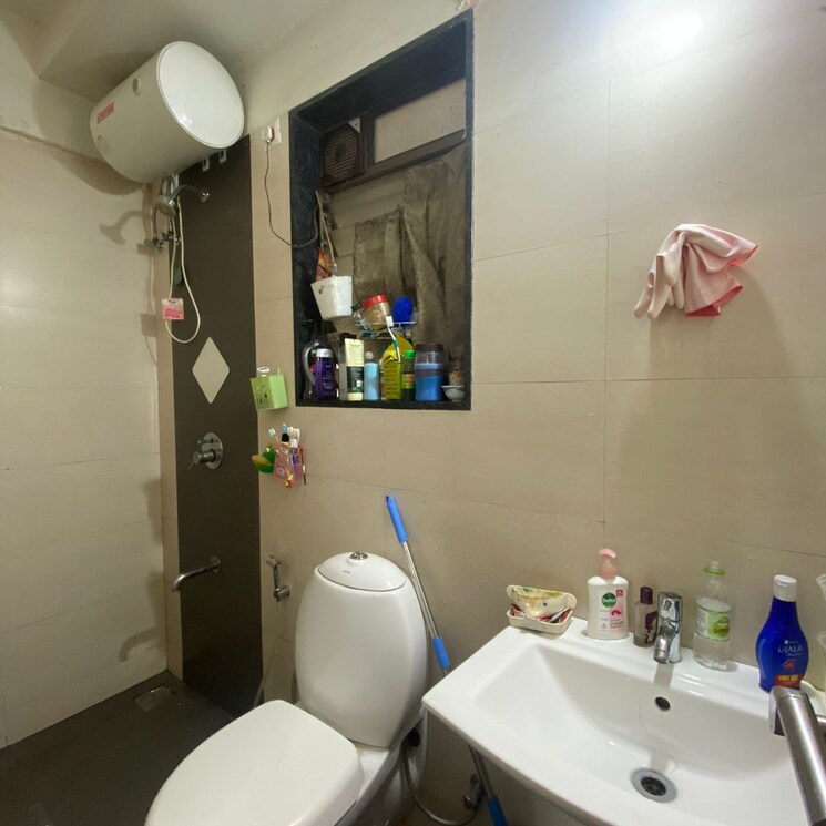 Bathroom, dn nagar 2 Bedroom 640 Sq.Ft. Apartment In Dn Nagar Mumbai 9255541