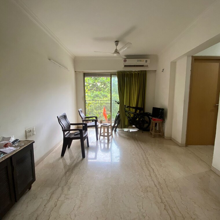 Living Room, dn nagar 2 Bedroom 640 Sq.Ft. Apartment In Dn Nagar Mumbai 9255541