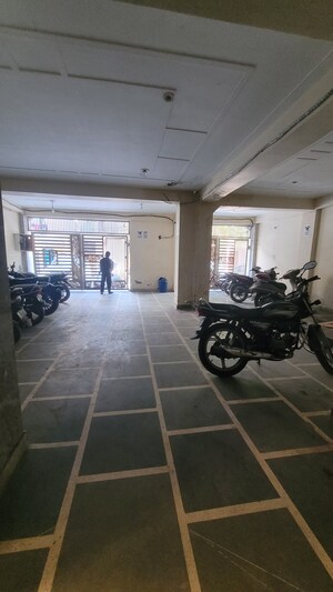 Parking in 2 BHK Builder Floor at Shalimar Bagh – for Sale