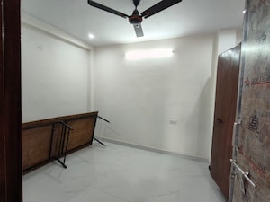 Room in 1.5 BHK Builder Floor at Mayur Vihar – for Rent