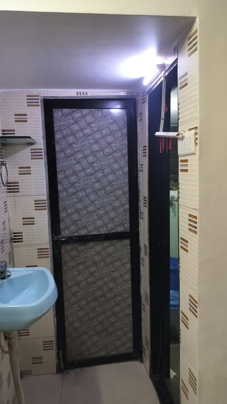 Bathroom, gold-star 1 Bedroom 650 Sq.Ft. Apartment In Kandivali West Mumbai 9255507