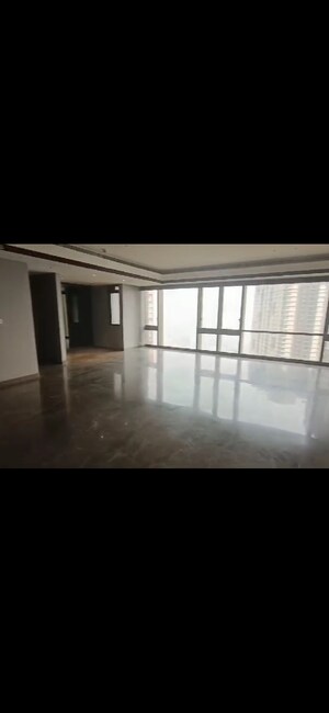 Room in 5 BHK Apartment at Lodha Trump Tower, Worli – for Sale