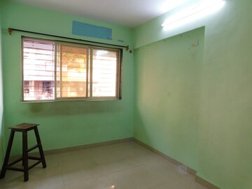 Room in 2 BHK Apartment at Gana Palace, Kalwa – for Rent