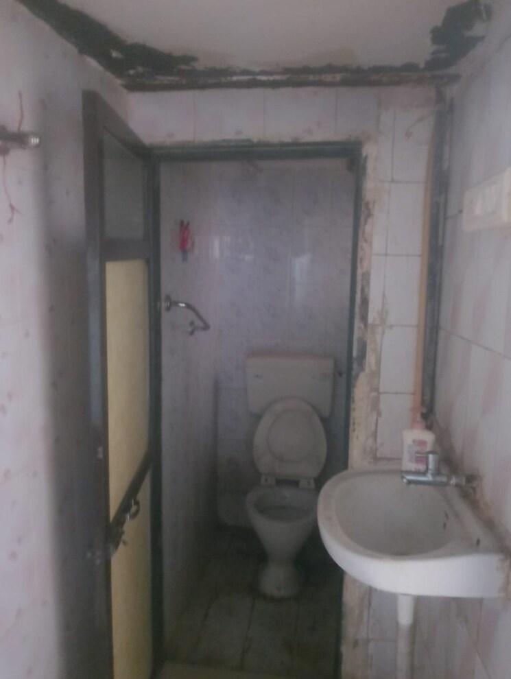 Bathroom, vighnahar-chs 2 Bedroom 750 Sq.Ft. Apartment In Kharigaon Thane 9255686